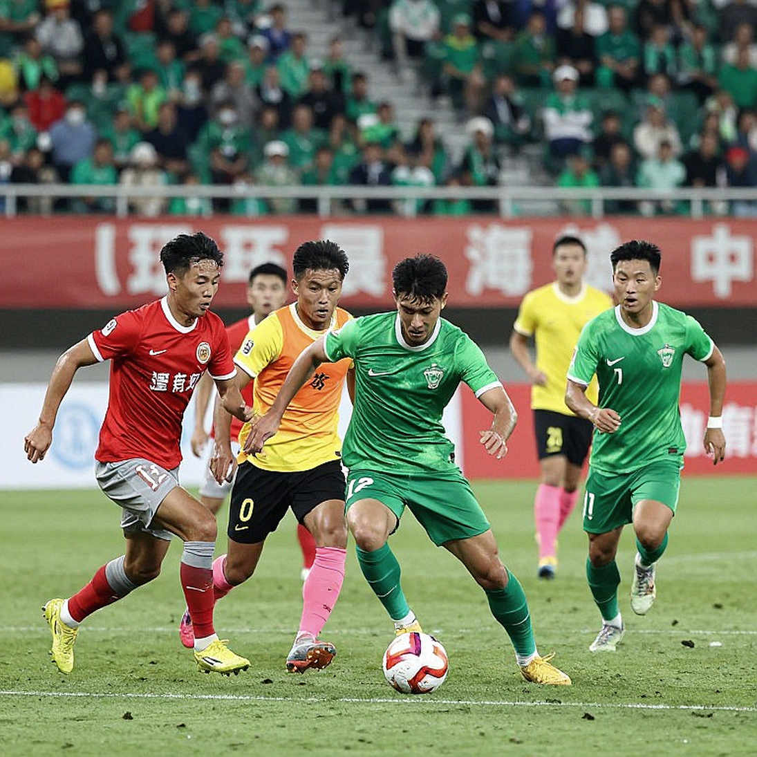 Khi dữ liệu rỗng: V.League và bài học về một nền bóng đá không chịu công khai con số