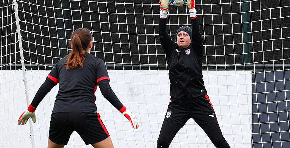 Umut Nayir chấn thương gân khoeo: Trabzonspor và bài toán độ sâu hàng công trước mùa giải Umut Nayir chấn thương gân khoeo: Trabzonspor và bài toán độ sâu hàng công trước mùa giải