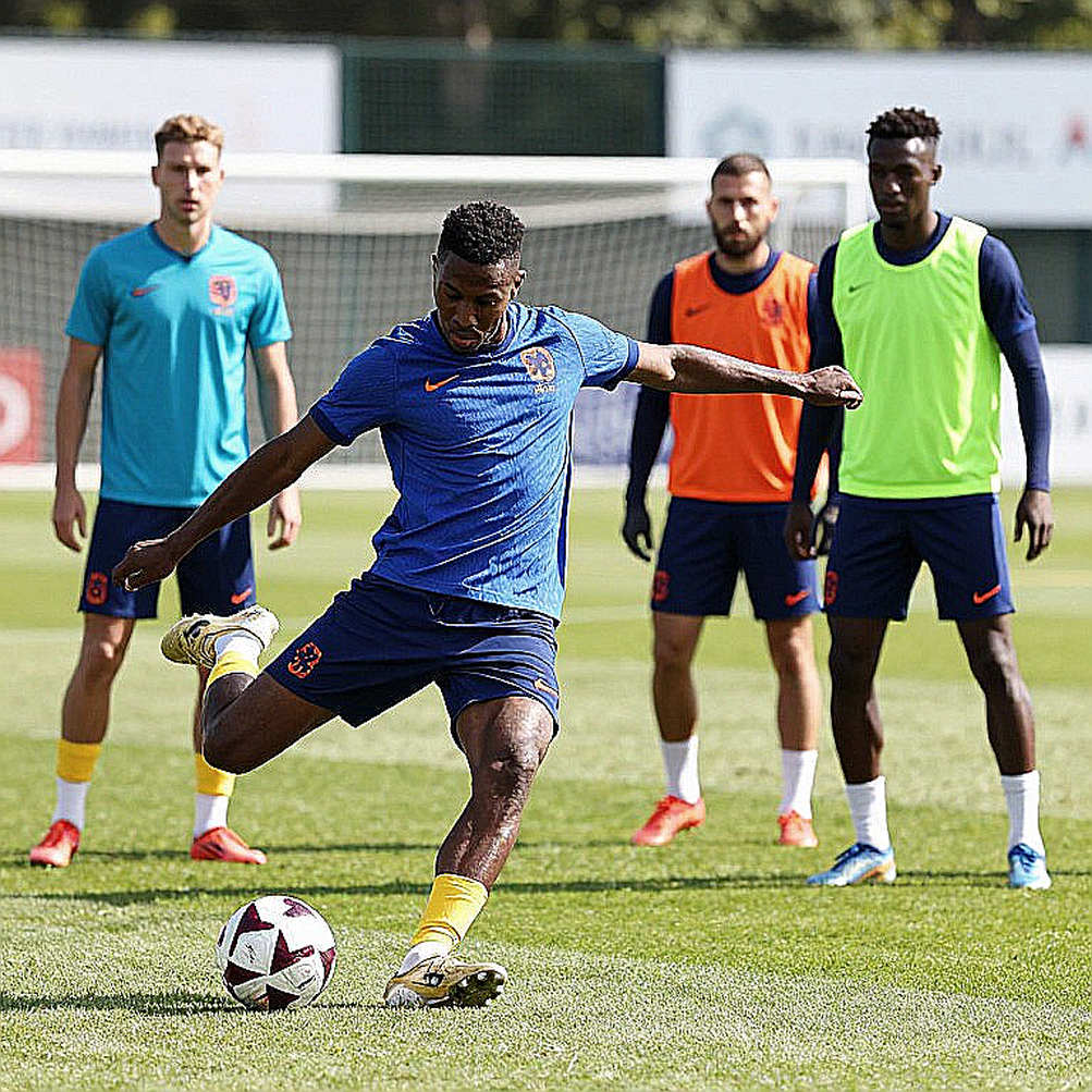 Tambakti ngã ở phút 78: Koulibaly đã đúng, nhưng cái đúng ấy nằm ở một chỗ khác