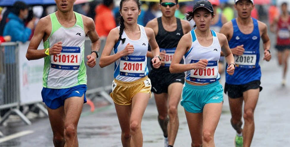 Đường chạy nữ và những con số không tự kể câu chuyện