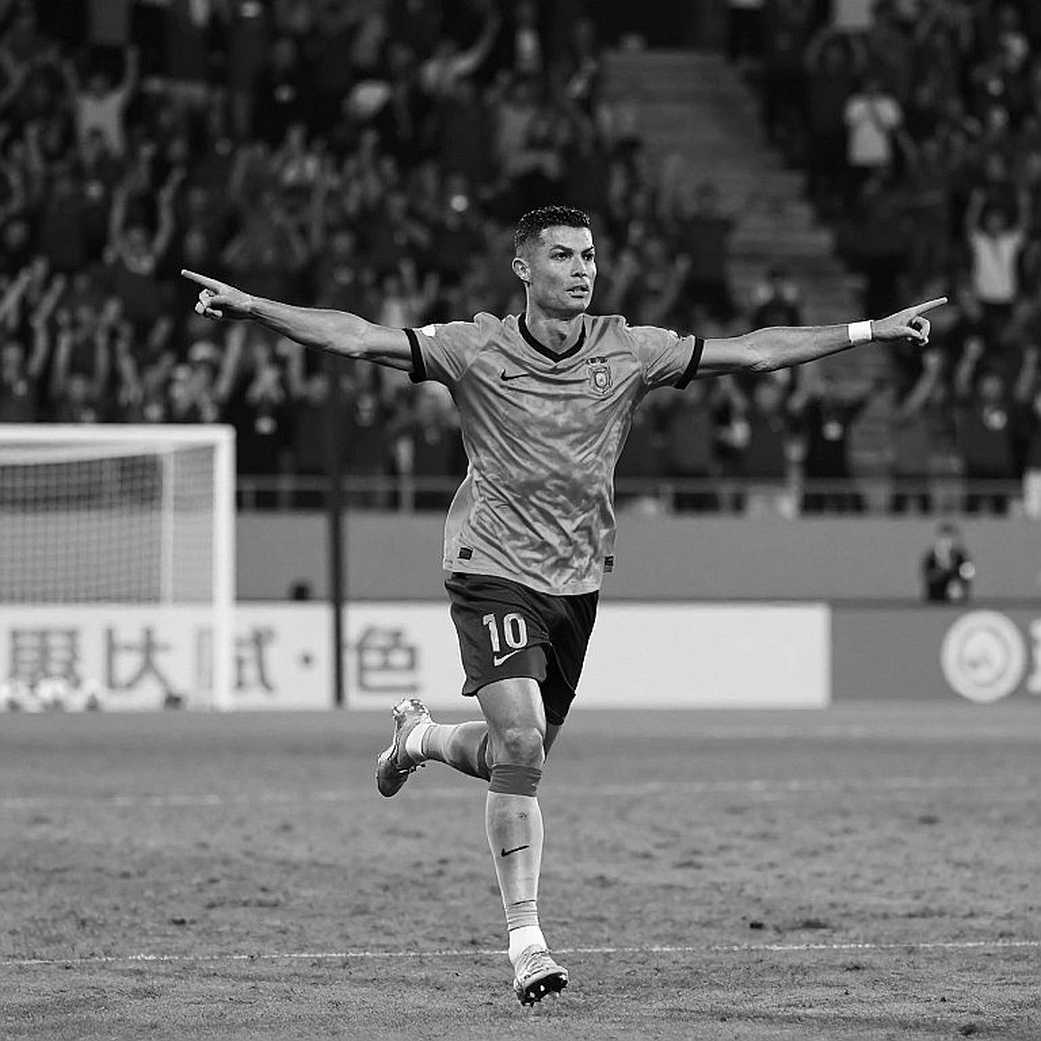 Chris Smalling Nears Porto: The Free Transfer and the Dilemma of a Selling Giant Chris Smalling Nears Porto: The Free Transfer and the Dilemma of a Selling Giant