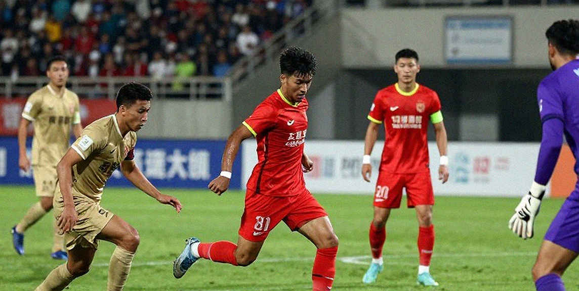 Bên trong kỳ chuyển nhượng V.League: Dòng tiền, hợp đồng và những tín hiệu bị bỏ quên Bên trong kỳ chuyển nhượng V.League: Dòng tiền, hợp đồng và những tín hiệu bị bỏ quên