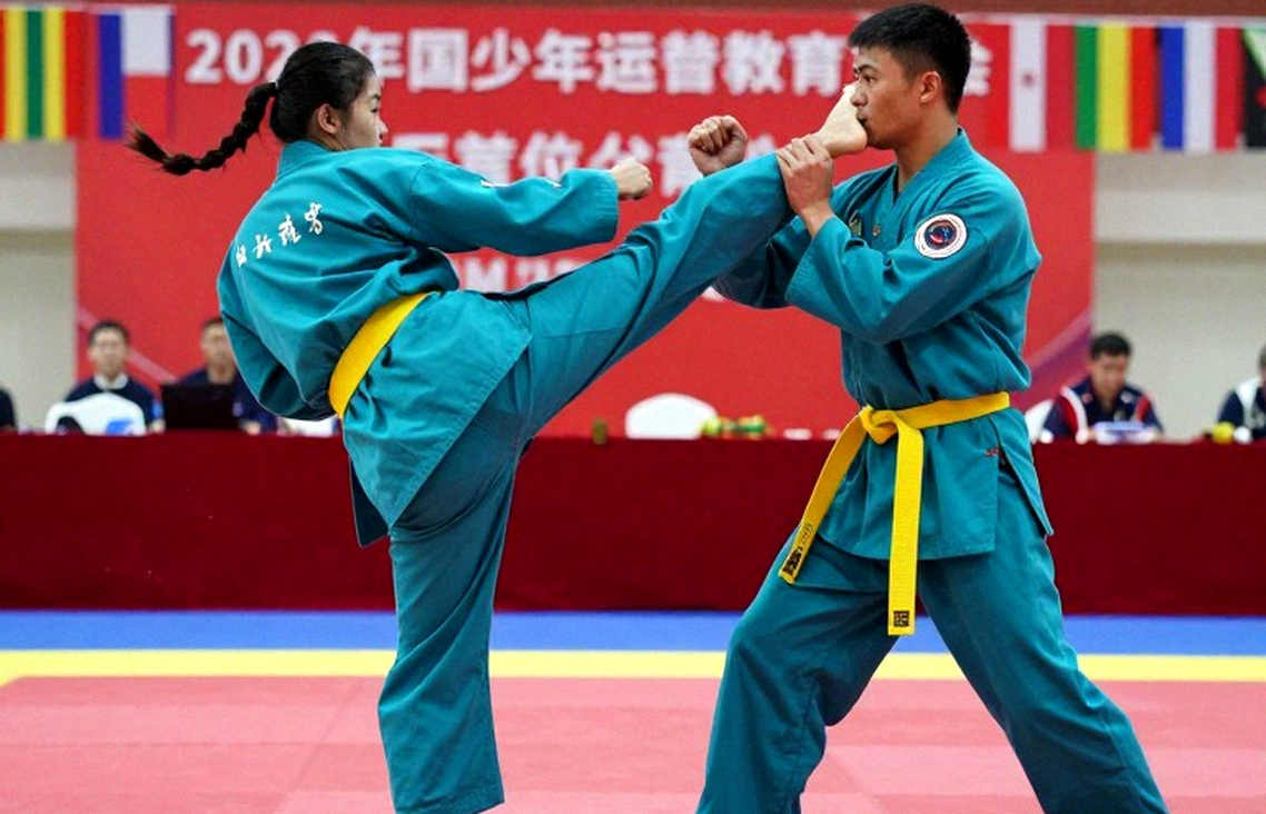 Chimaev đòi tái đấu Strickland: ba phiếu 48-47 và vết nứt nằm ở khâu cắt cân