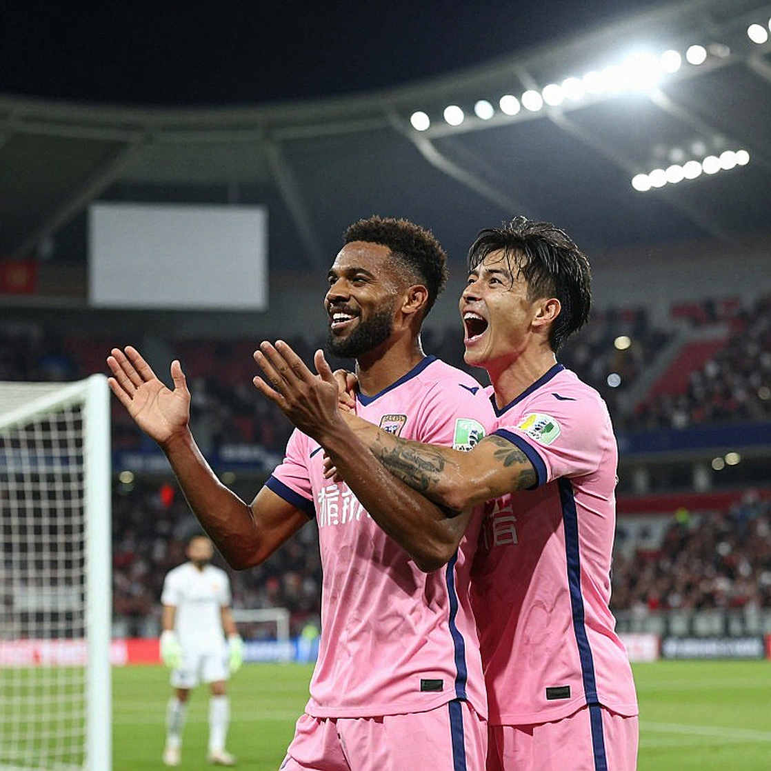 Bàn thua thứ ba và cơn mưa trên khán đài Anfield: Khi Iraola nhìn thấy hai trận đấu trong một trận đấu