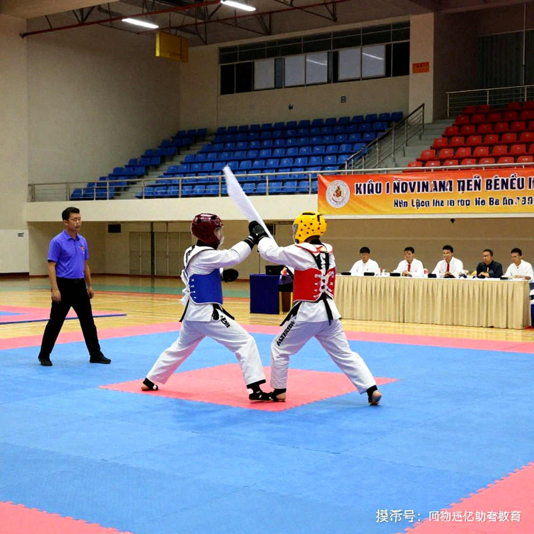 Raoni Barcelos, chiếc cáng và hiệp năm: điều màn hình chính không kể lại